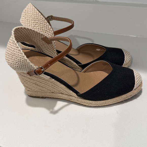 LOFT Black and Tan Espadrille Sandals. Size 8.5 - Picture 5 of 9